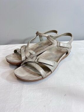 Baretraps Jaxen cream tan matallic sandals size 10